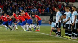 Algunos hinchas argentinos siguen recordando las dos finales perdidas ante Chile.