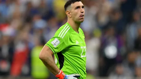 Dibu realizó feo gesto tras ganar el guante de oro en la final.