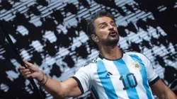 Un ferviente Ricardo Arjona celebra a rabiar el título mundial que consigue la selección argentina
