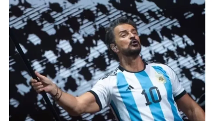 Un ferviente Ricardo Arjona celebra a rabiar el título mundial que consigue la selección argentina