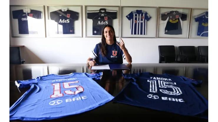 Daniela Zamora renueva con Universidad de Chile y continúa en Las Leonas por dos temporadas más