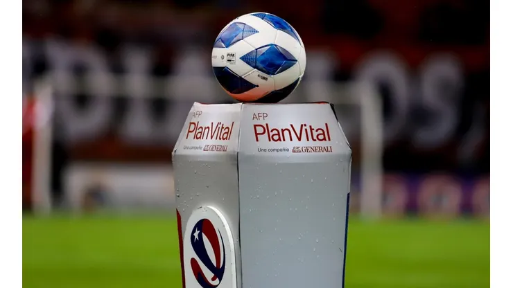 Revisa qué jugadores han reforzado a todos los equipos del fútbol chileno.
