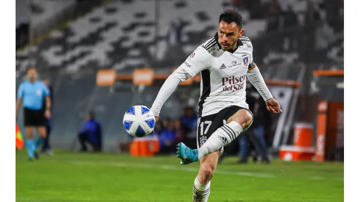 Repre de Suazo tomó una decisión sobre el futuro del jugador.
