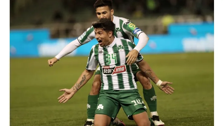 Sebastián Palacios sigue en la mira de Colo Colo, pese a la gran campaña que hace en Panathinaikos de Grecia.