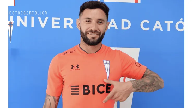 Eugenio Mena se olvidó del gesto de la U y ya hizo el de la Franja con la Universidad Católica.