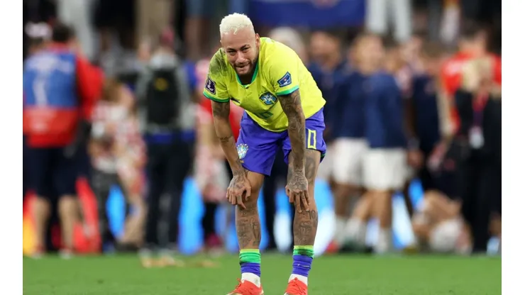 Neymar sufre por lo ocurrido en Brasil y vive otro mal momento con el equipo.