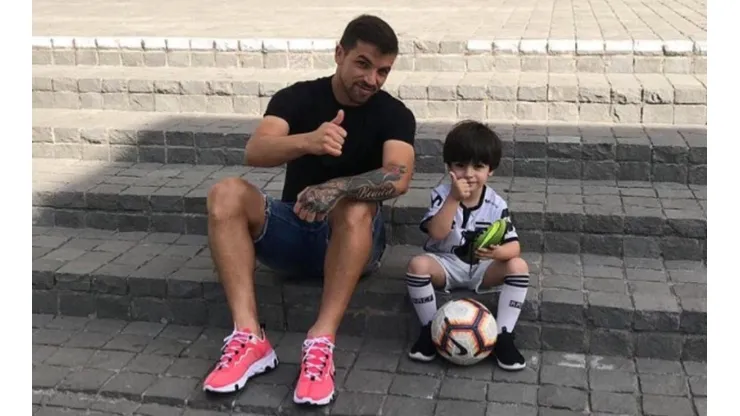 El hijo de Costa fue aplaudido por los hinchas del Cacique.