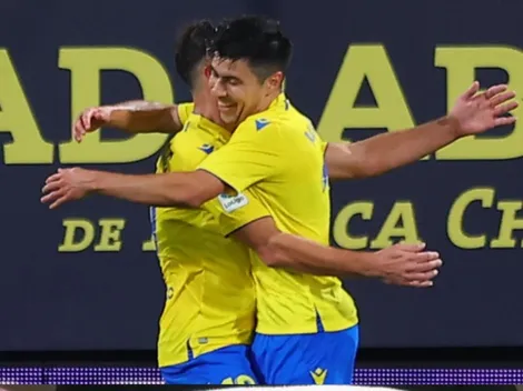 ¿Y la U de Chile? Alarcón anota en la victoria del Cádiz sobre el Manchester United