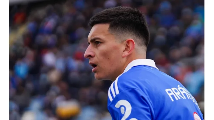 Aránguiz suma nuevos interesados para dejar Universidad de Chile.