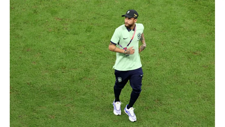 Neymar volvió a entrenar con balón en Qatar.