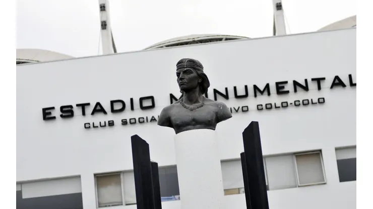 Al ser socio del CSyD Colo Colo tendrás descuento para el abono 2023.