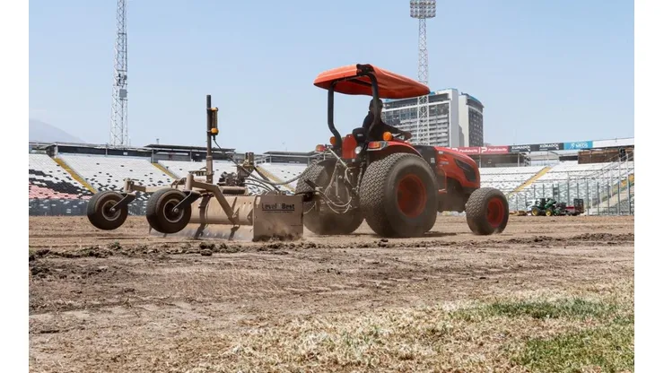 La cancha del recinto de Macul cambia su césped