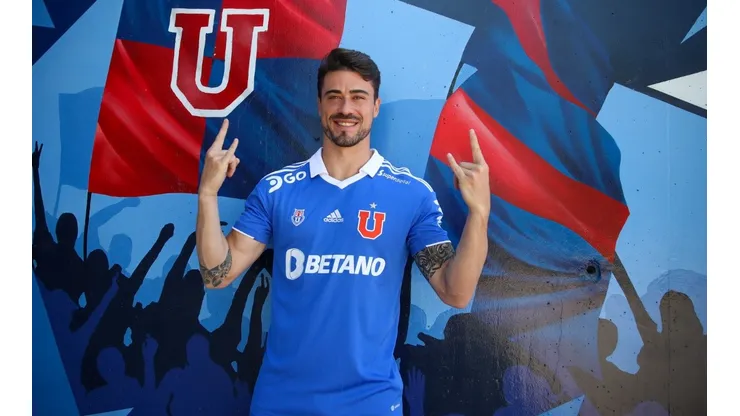 Juan Pablo Gómez ya posa con la camiseta de la U y asume el desafío: "Espero ser un aporte"