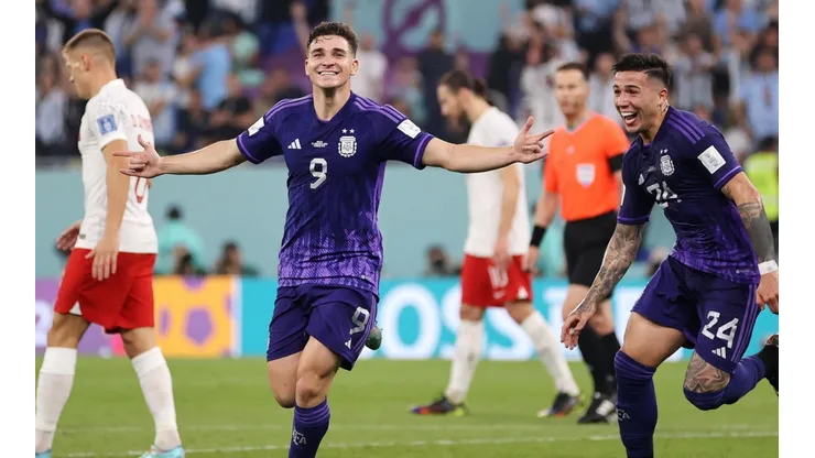 Argentina venció por 2-0 a Polonia y se clasificó como líder