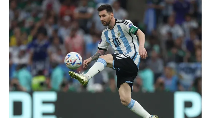 La selección de Argentina busca el paso a los octavos de final del Mundial de Qatar 2022 con Lionel Messi a la cabeza.