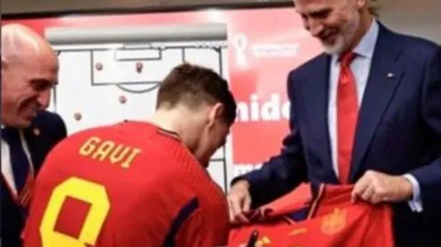¿Amor Real? Aseguran que Gavi firma una camiseta para la hija del Rey Felipe de España