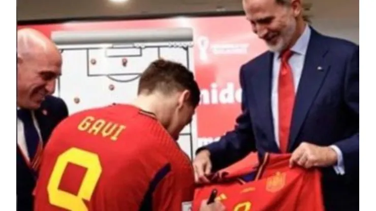 ¿Amor Real? Aseguran que Gavi firma una camiseta para la hija del Rey Felipe de España