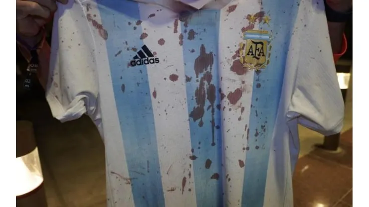 La fuerte agresión que recibió hincha argentino en Qatar