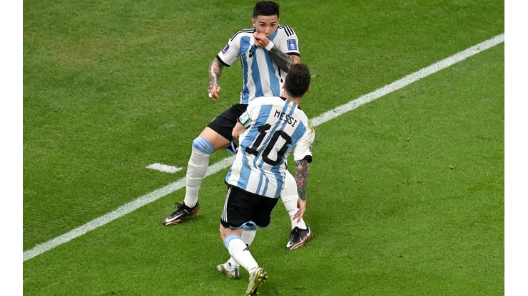 Enzo Fernández se abraza con Messi en Qatar, luego de la súplica hace 6 años al ídolo de Argentina.