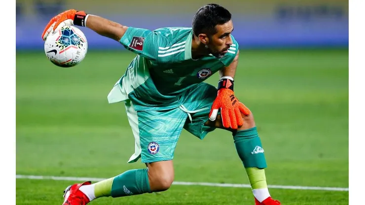 Claudio Bravo será homenajeado por la CONMEBOL