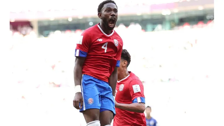 Fuller marcó un gol histórico para Costa Rica, que lo deja con chances de seguir en Qatar 2022.