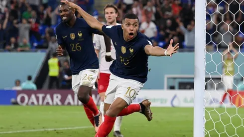 Francia ganó con doblete de Mbappé y avanzó a octavos