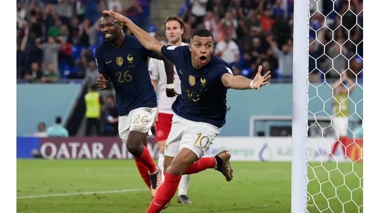 Francia ganó con doblete de Mbappé y avanzó a octavos