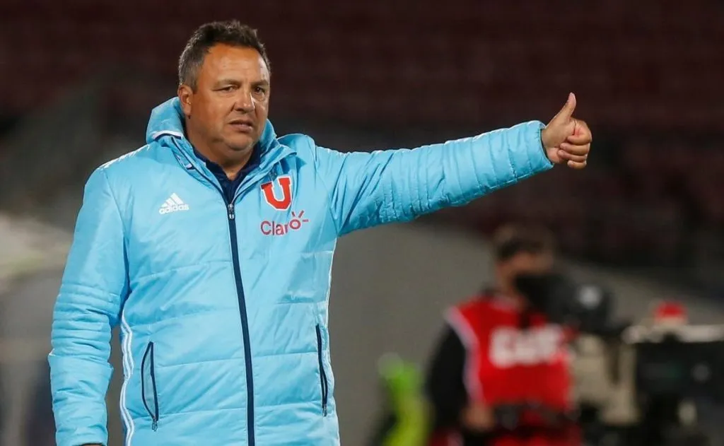 Víctor Hugo Castañeda le respondió a Jorge Almirón tras sus dichos contra Universidad de Chile.