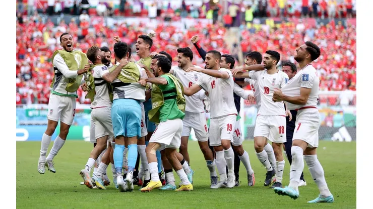 Irán saco una victoria y sigue en carrera en Qatar 2022.