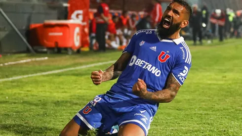 Ronnie Fernández terminó siendo uno de los capitanes de Universidad de Chile.