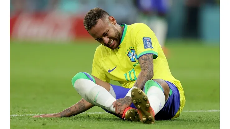 Neymar sufre con su tobillo y Tite espera tenerlo en Brasil.
