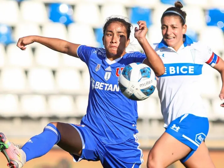 Rebecrack feliz por la triple nominación a los Premios FutFem 2022