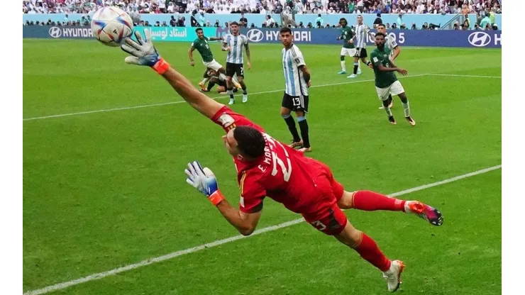 Casi, Dibu.