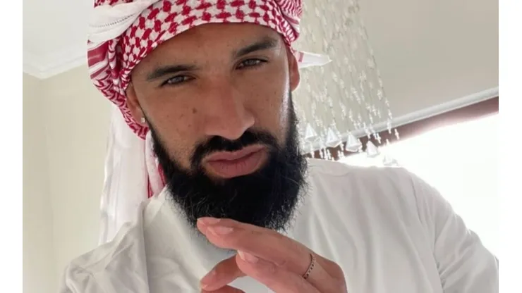 Ronnie Fernández celebra el triunfo de Arabia Saudita en medio de rumores de salida de la U