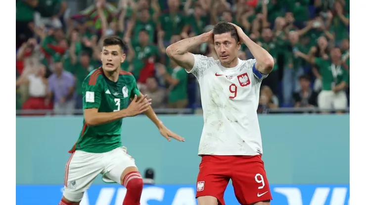 El delantero polaco no pudo desde los doce pasos luego que Guillermo Ochoa tapara el remate