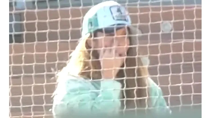 Shakira se percató de Piqué y empleó obsceno gesto contra el ex futbolista.