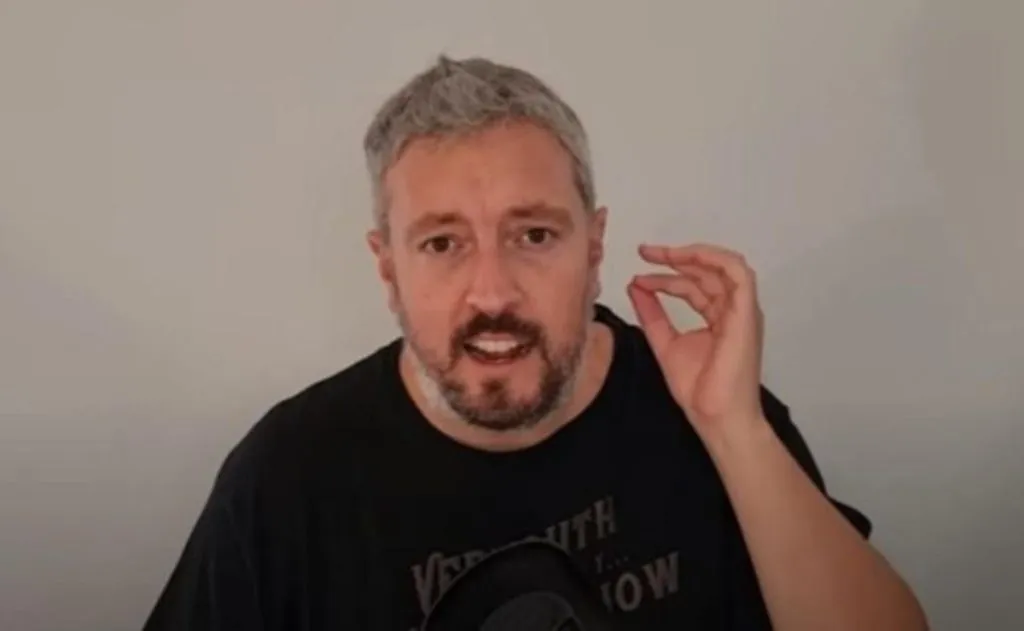 Pablo Carroza se burló del presidente de Independiente. Lo cuestionó tras su defensa contra Universidad de Chile. (Reproducción YouTube)