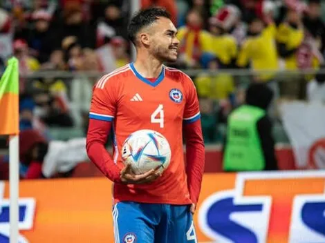 Suazo pone la pelota al piso y señala que no se siente titular en La Roja