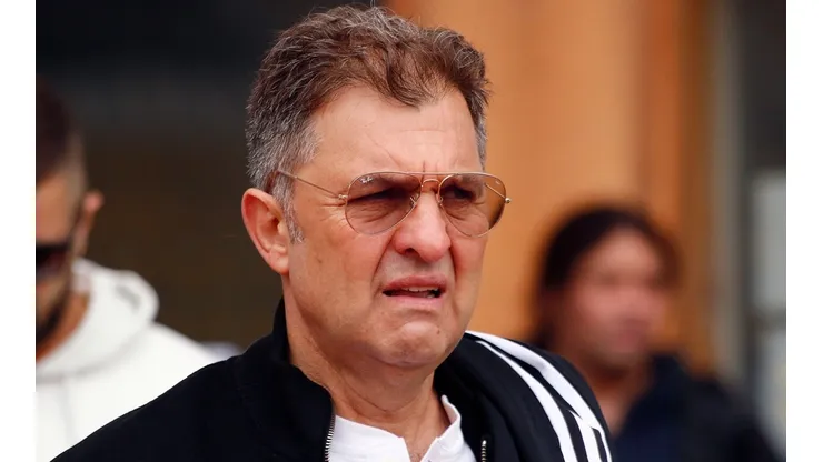 Colo Colo está viviendo momentos complicados con Alfredo Stöhwing y Aníbal Mosa.