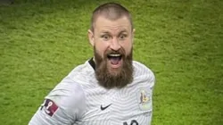 ¡Era Fake! Viralizaron falsa imagen de portero australiano llegando a Qatar con la camiseta puesta de Perú