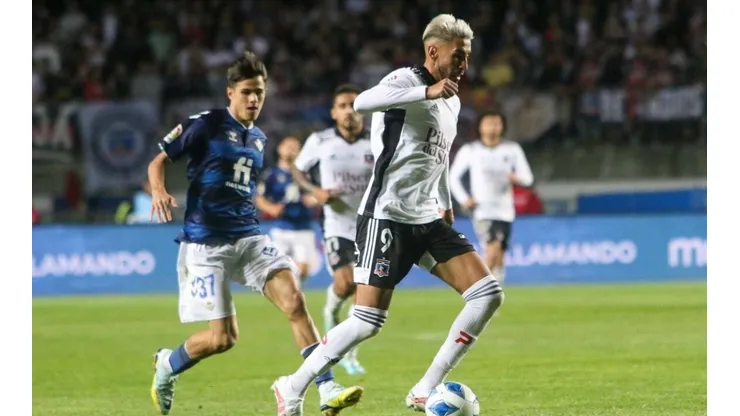 Colo Colo aplastó al Betis por 5-0 en Concepción.