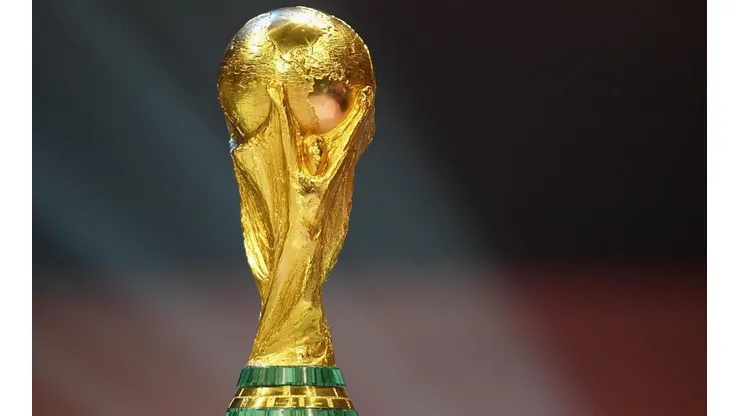Los 32 países lucharán por levantar este trofeo