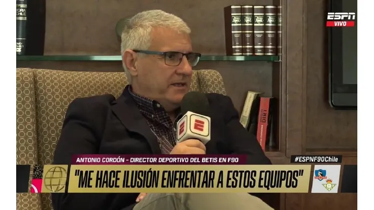 Director deportivo del Betis elogió a Colo Colo en la previa de amistoso.