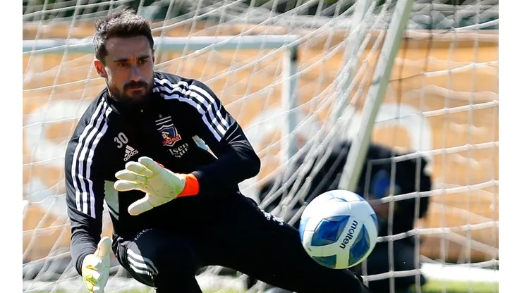 Colo Colo tiene en Fernando de Paul al reemplazante de Brayan Cortés. El Tuto debutaría mañana en Concepción ante el Real Betis.