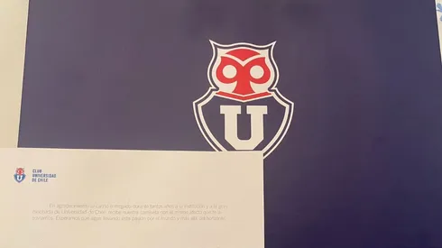 El especial regalo que Universidad de Chile le envió al artista español Joan Manuel Serrat