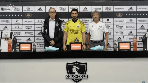 Fernando de Paul fue presentado en el Estadio Monumental como refuerzo de Colo Colo y omite a la Universidad de Chile en su presentación.