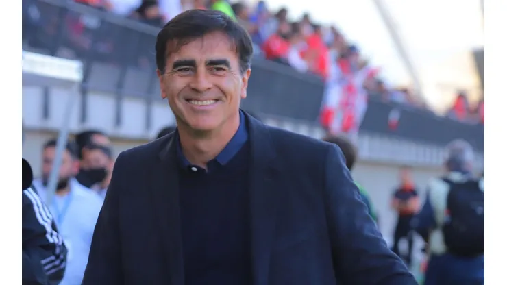 Gustavo Quinteros cuenta su verdad sobre lo que ocurrió con su negociación a Independiente y dejó en claro que sigue en Colo Colo.