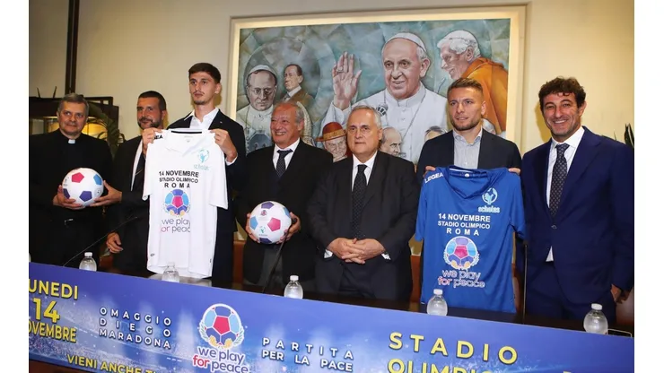 Italia y una selección del Resto del Mundo se enfrentan en el Partido por la Paz.