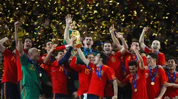 España, campeón del mundo en 2010, no pudo pasar la primera ronda en Brasil 2014