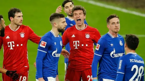 El líder Bayern Múnich se enfrenta al colista Schalke 04.